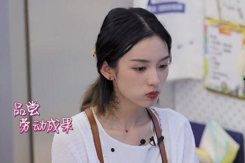 网红拍摄瘦脸动作,轻松打造V脸神器，一招瘦脸动作大公开！
