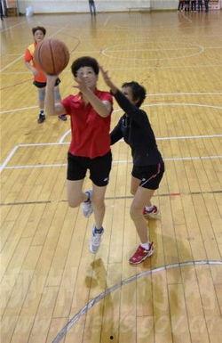 头条老人打篮球,老年群体篮球运动新风尚